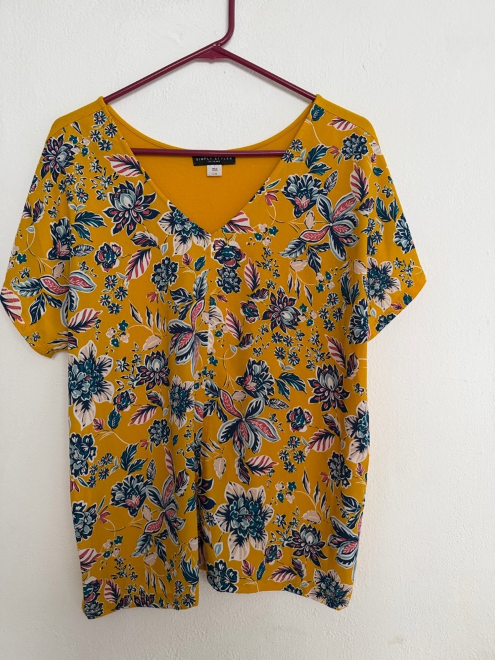 Simply Styled Yellow Floral V-Neck Short Sleeve Top